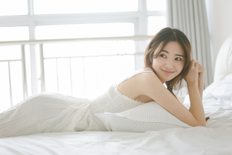 静怡少女温婉可人甜美一笑