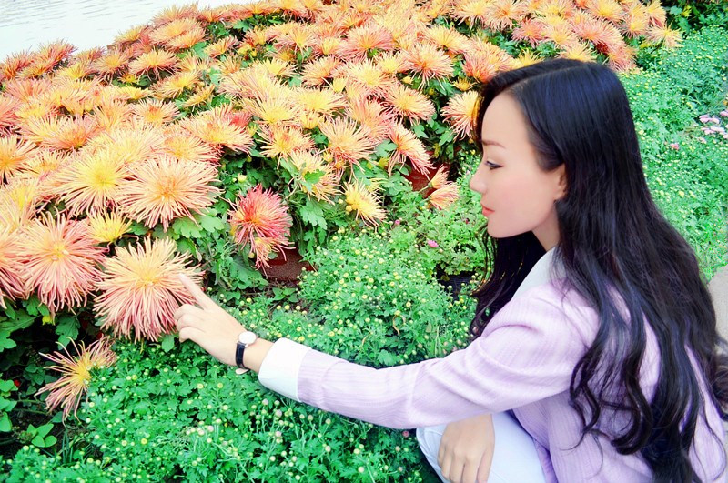 美女网络红人艾子希.七彩菊花绽