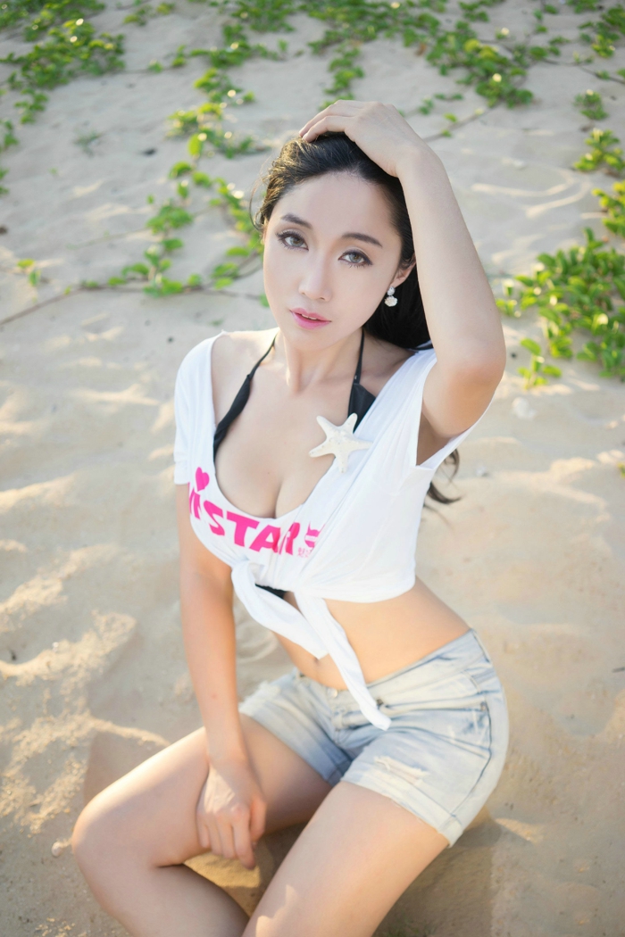 美女丽丽三亚写真秀乳沟