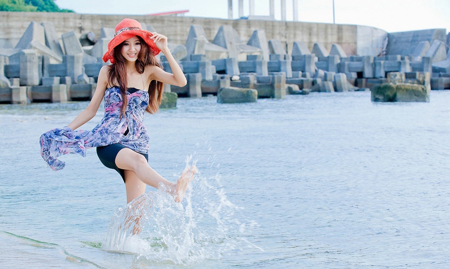 海边清新迷人美女高清写真