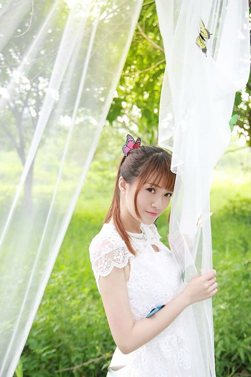 蝴蝶女孩清新大自然写真