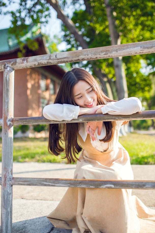 气质清纯美女户外唯美写真