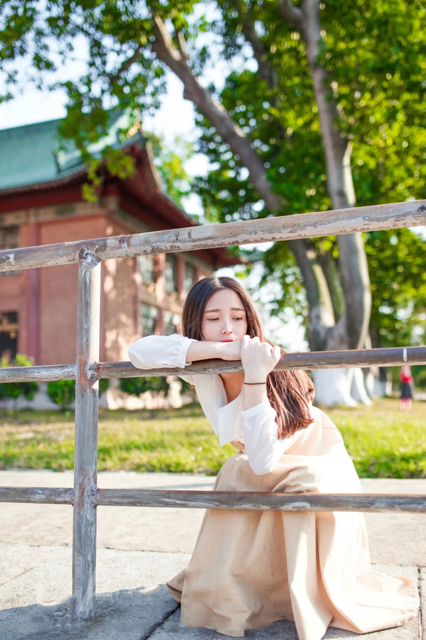 气质清纯美女户外唯美写真