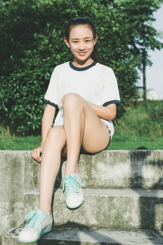 日系校服，小鲜肉展现灿烂笑容