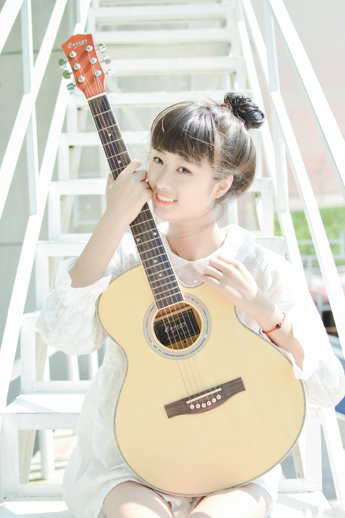 文艺吉他女孩清新唯美写真