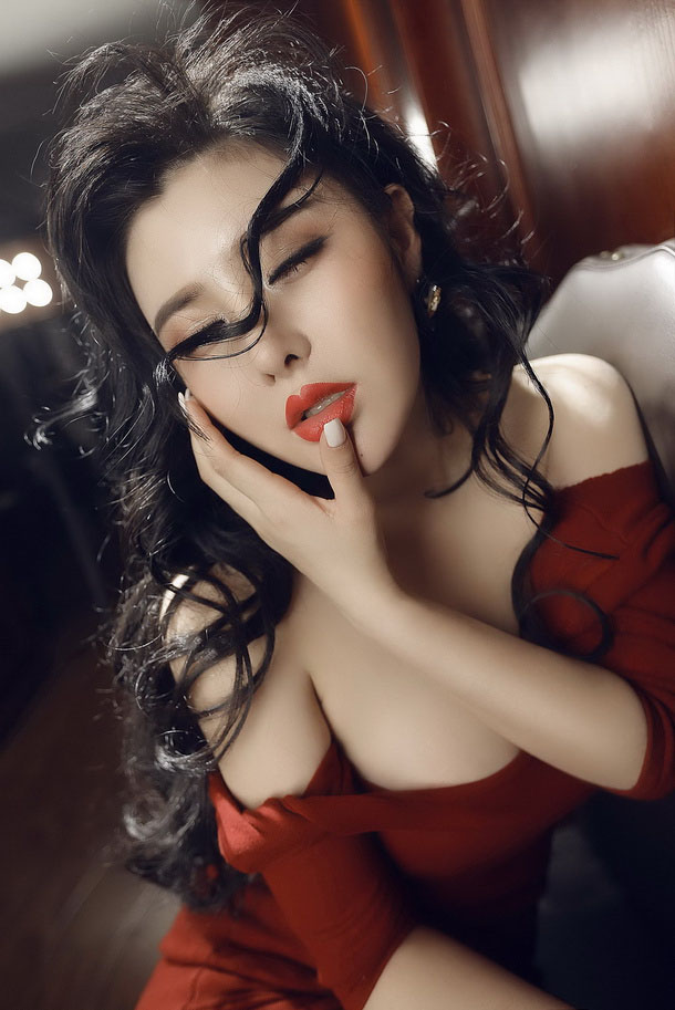 北方美人周宜诺红唇撩人诱惑