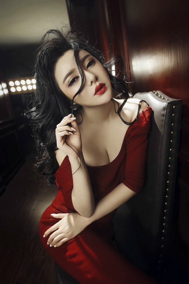 北方美人周宜诺红唇撩人诱惑