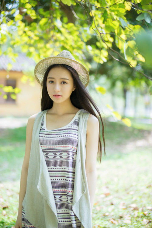 可爱少女梁缘，雅柔夏季形象片