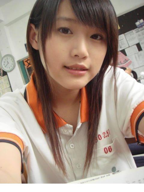 90后学生妹清纯生活自拍照