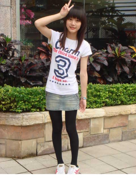 90后学生妹清纯生活自拍照