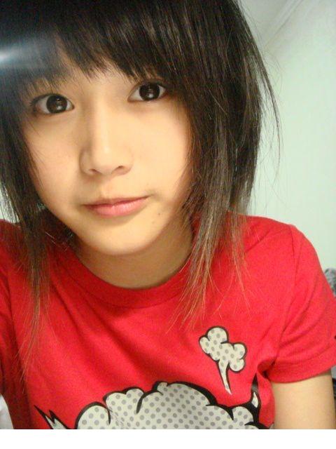 90后学生妹清纯生活自拍照