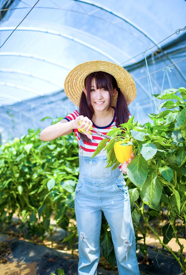 田园俏皮妹子夏日的快乐时光