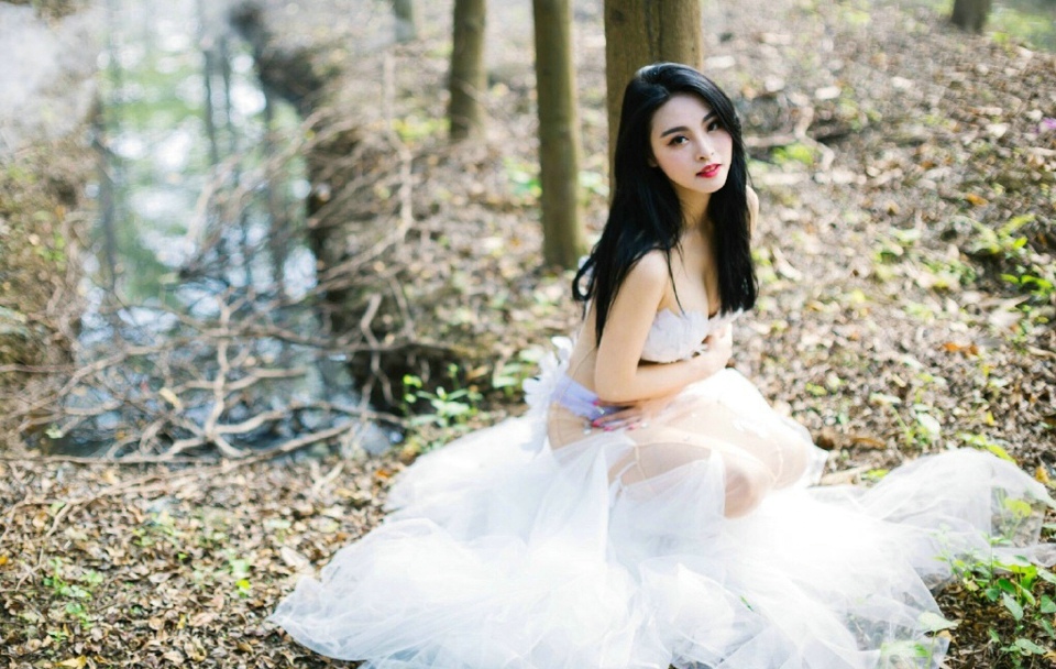 误入仙境的唯美性感女神