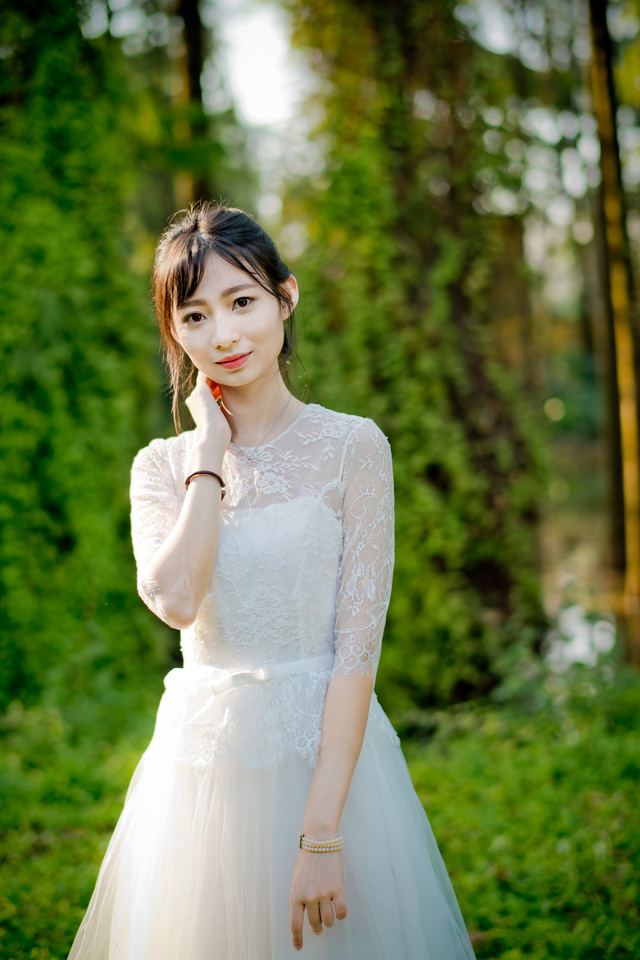 婚纱唯美少女含情脉脉惹人爱
