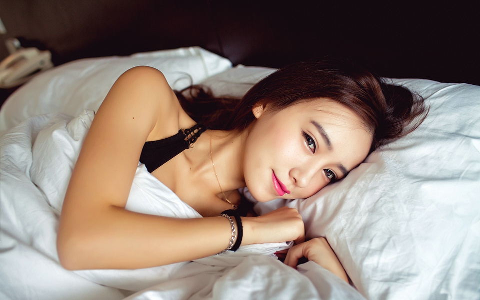 少女超性感酒店清晨慢慢苏醒