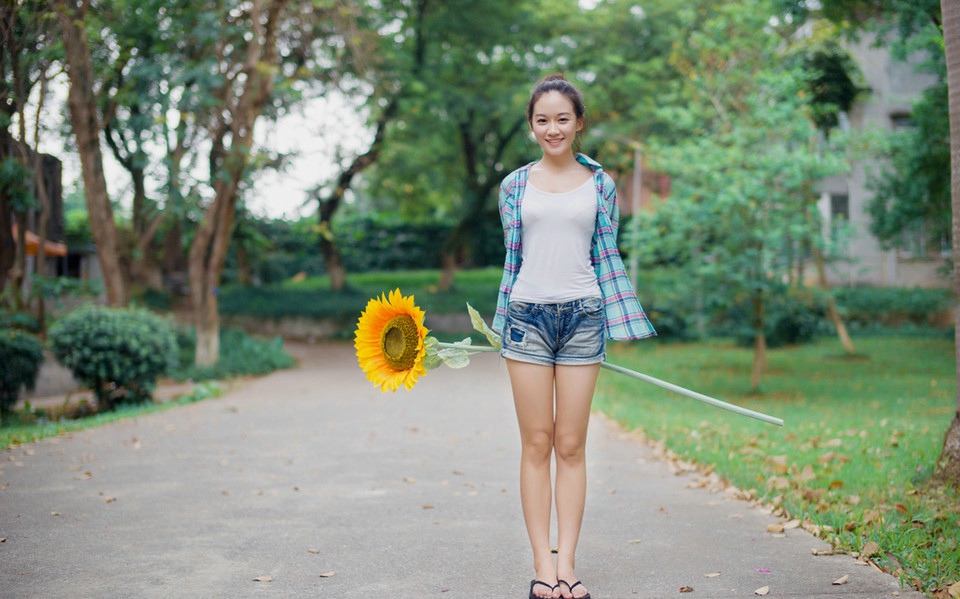 清新的向日葵少女阳光爽朗