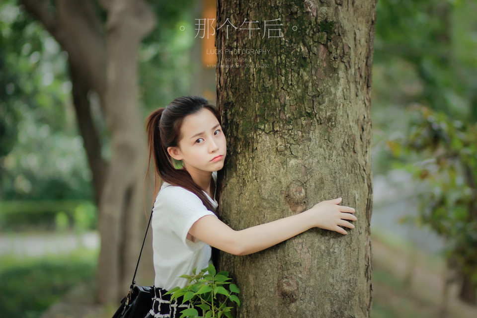 在初秋的午后遇见清纯的美女