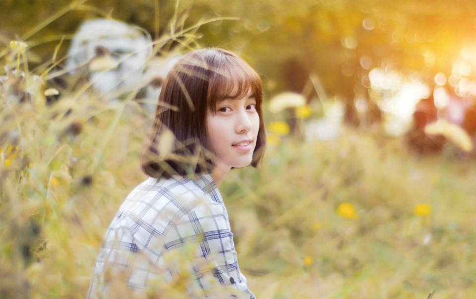 初秋遇见一位卷发治愈系少女