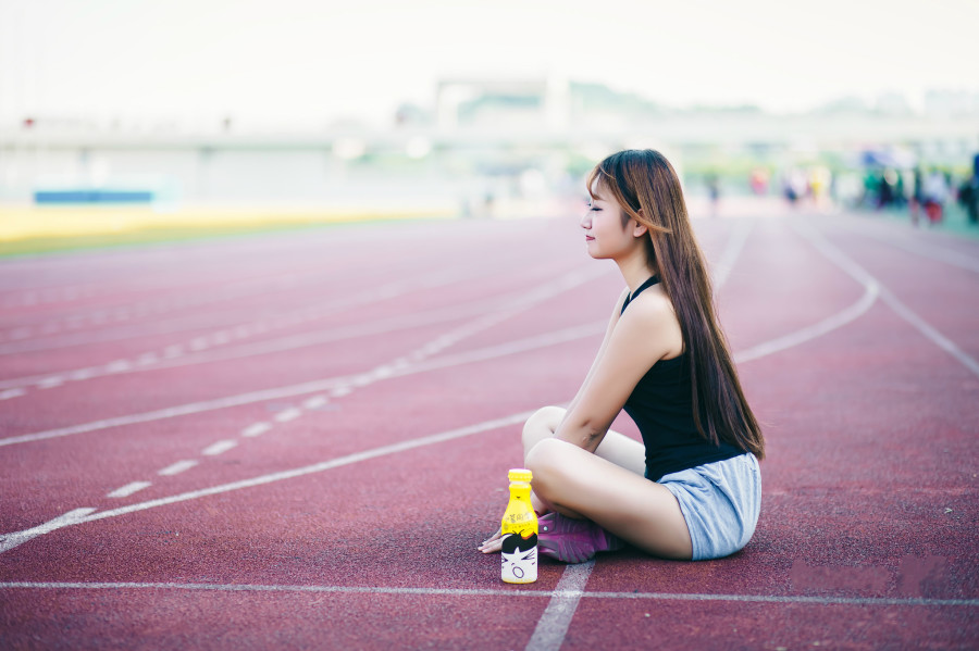 操场上的运动美女休闲假日随拍