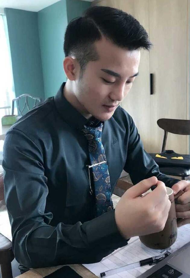 90后国产气质型帅哥照片