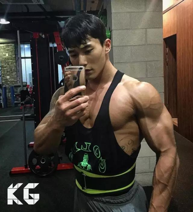 韩国肌肉帅哥Ryu JaeHeon性感写真图片