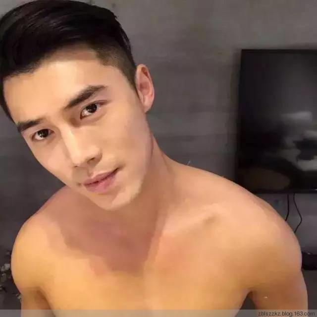 颜值高帅哥肌肉照片