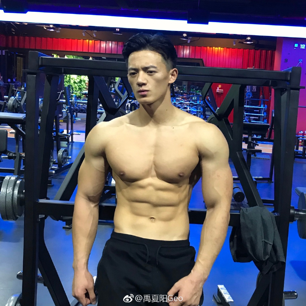 健身教练禹夏阳肌肉写真照片