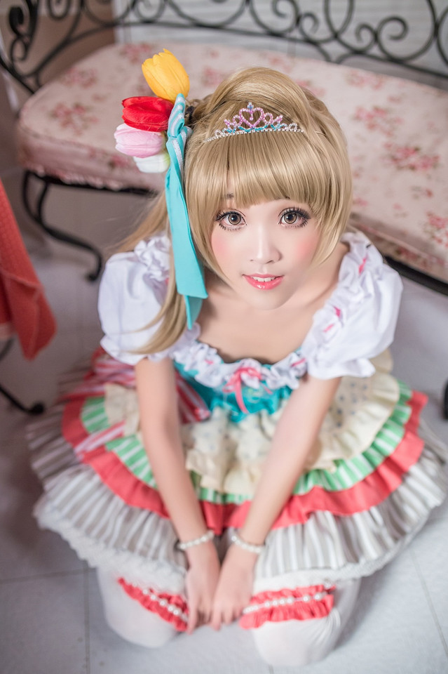 大眼清纯美眉私房里的cosplay