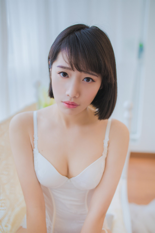 白嫩丝袜美眉闺房随拍