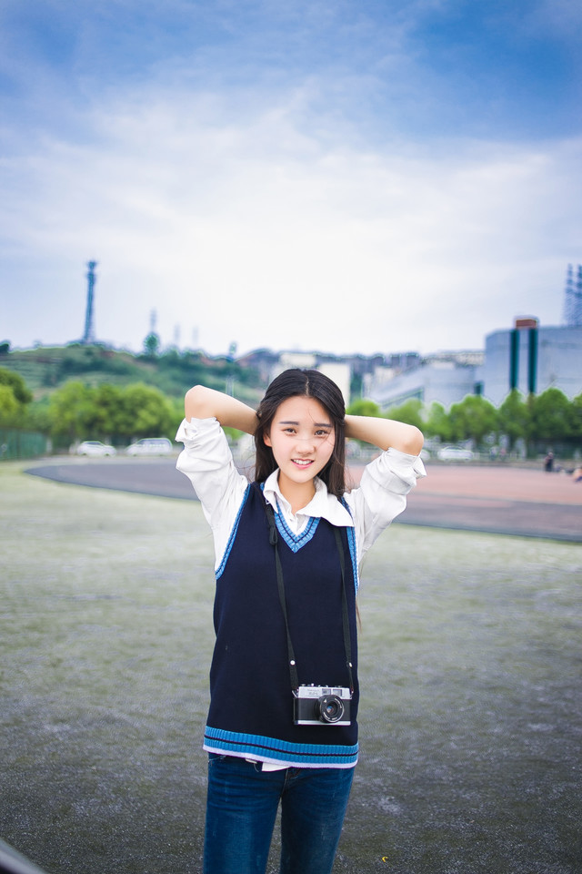 文艺吉他妹子校园闲游