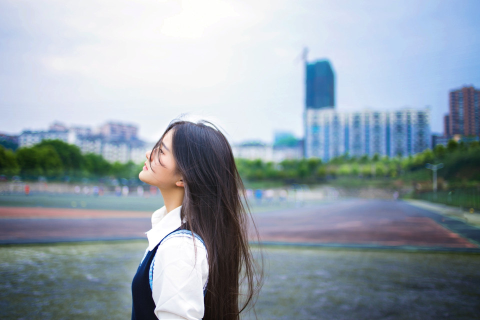 文艺吉他妹子校园闲游
