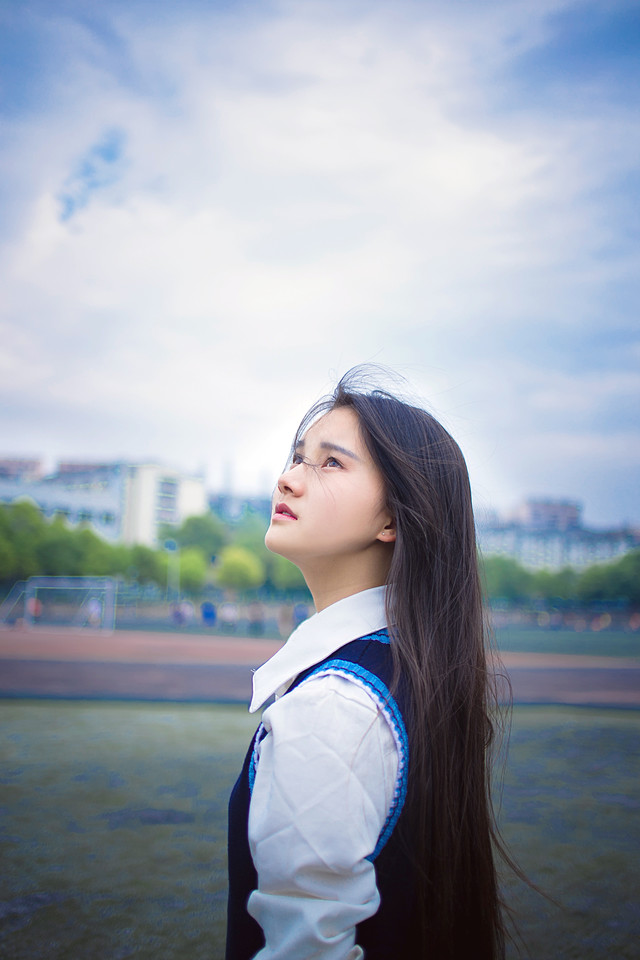 文艺吉他妹子校园闲游