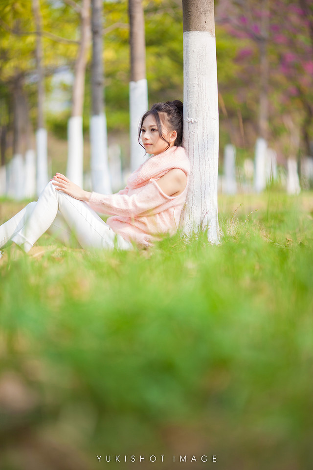 秋日清爽美女枫叶下的写真