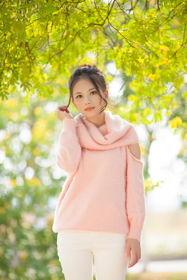 秋日清爽美女枫叶下的写真