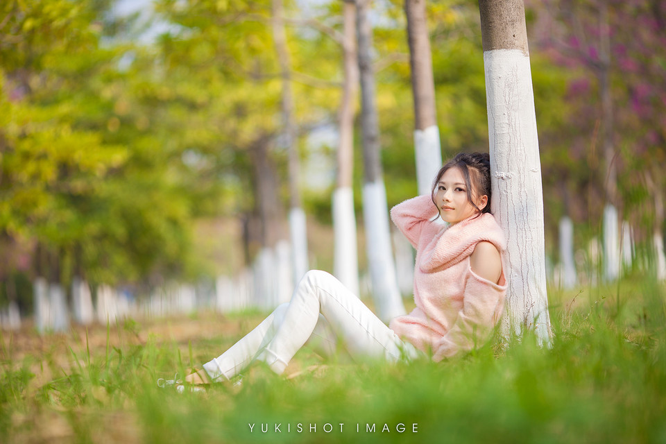 秋日清爽美女枫叶下的写真