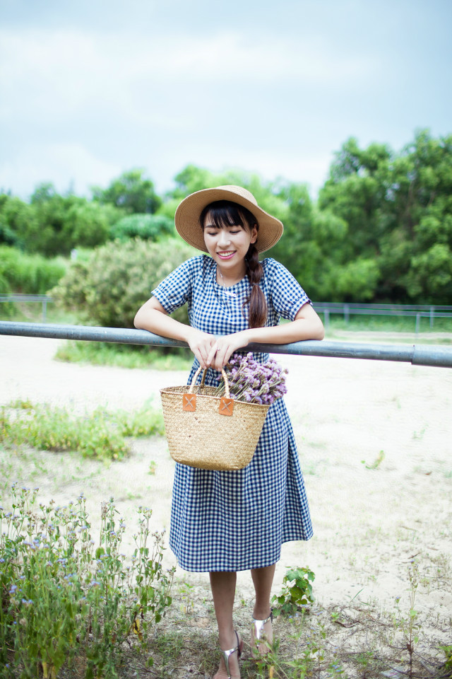 小清新少女的森林之旅