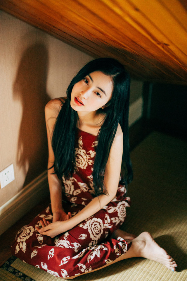 阁楼里的妹子气质绝佳