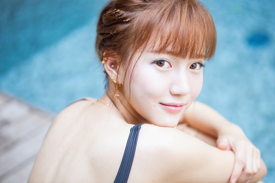 清纯泳装少女的夏日