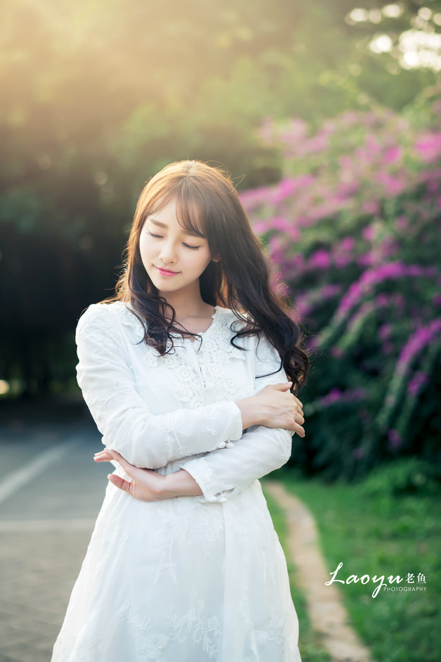 球花舞的魅力女孩清新可人