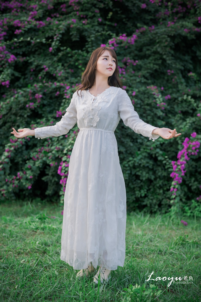 球花舞的魅力女孩清新可人