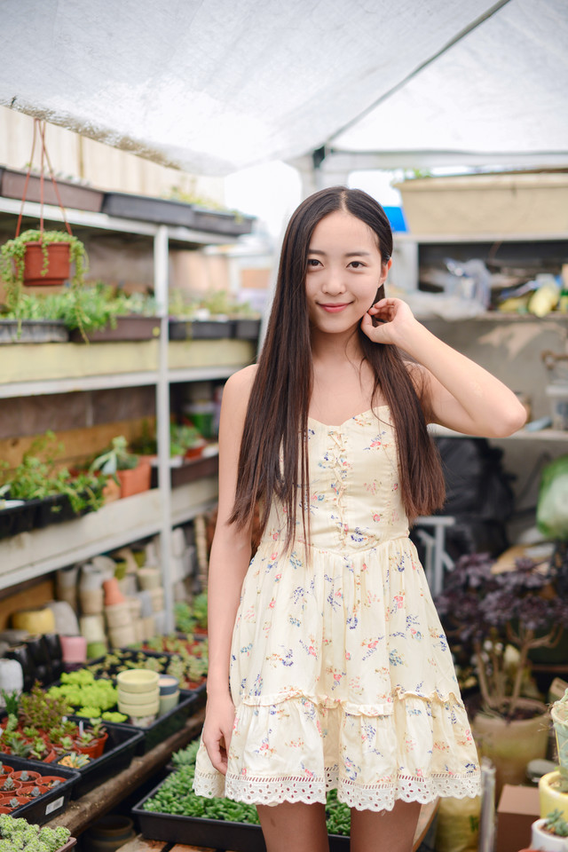 花房姑娘笑容灿烂
