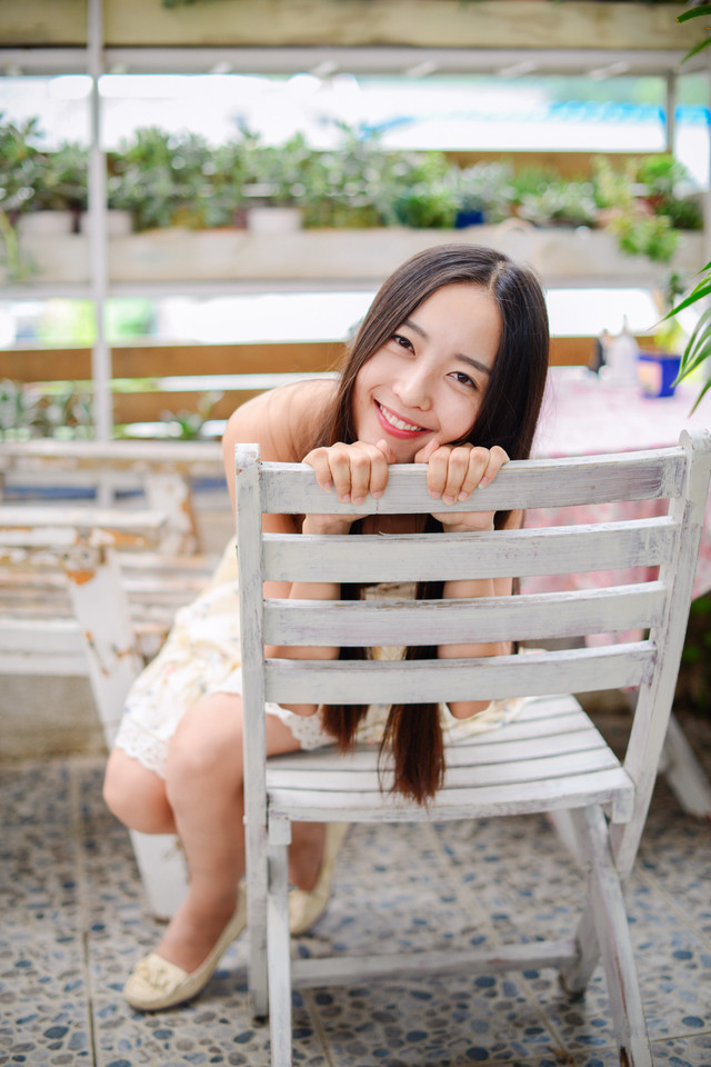 花房姑娘笑容灿烂