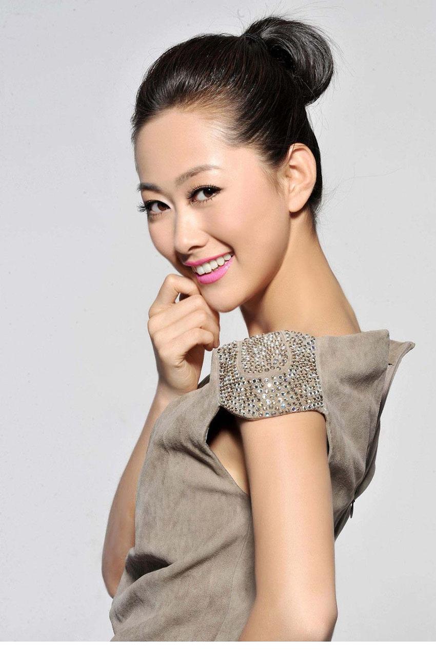 美女李若斯纯美气质写真