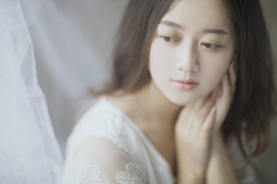 私房美眉蕾丝长裙香肩小露