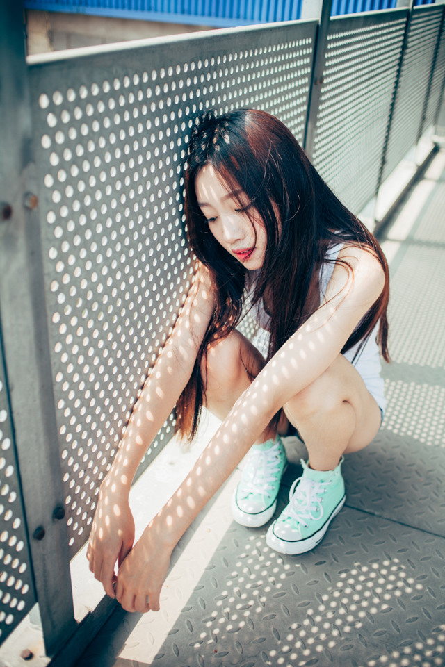 夏日街头的长腿清新妹子