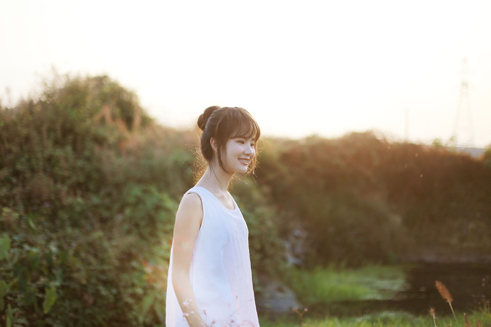 小清新少女夏日户外时光