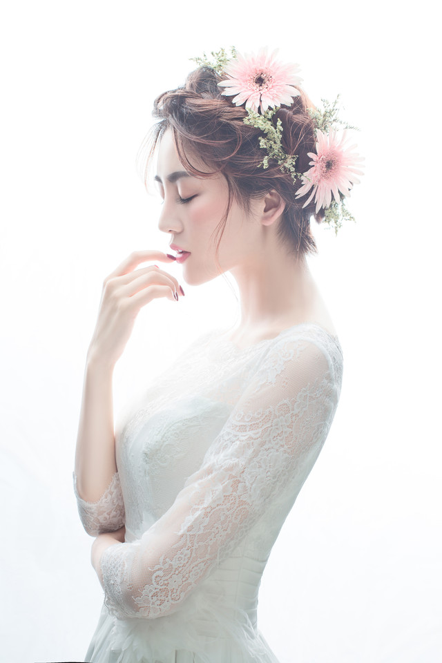 白玫瑰气质婚纱写真
