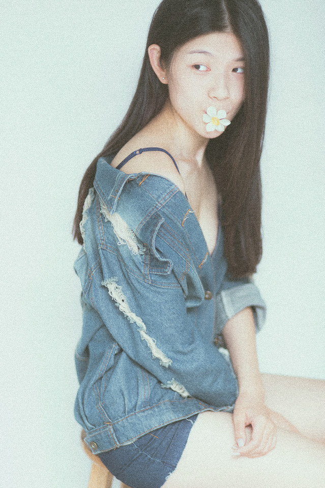 气质美眉湿发诱惑
