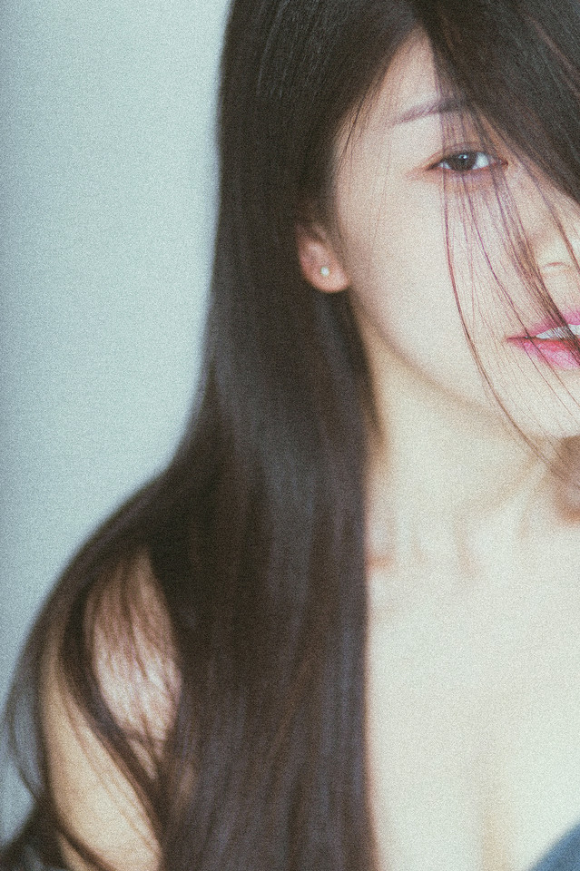 气质美眉湿发诱惑