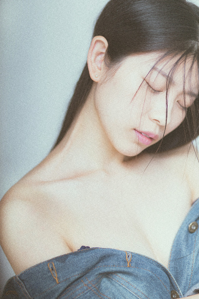 气质美眉湿发诱惑